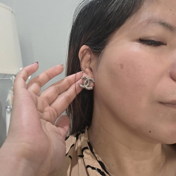 Chanel pierced vintage CC earrings - Picture 9 of 9